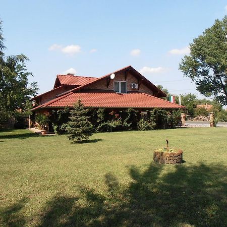Palya Vendeghaz Apartment Pusztaszer Luaran gambar